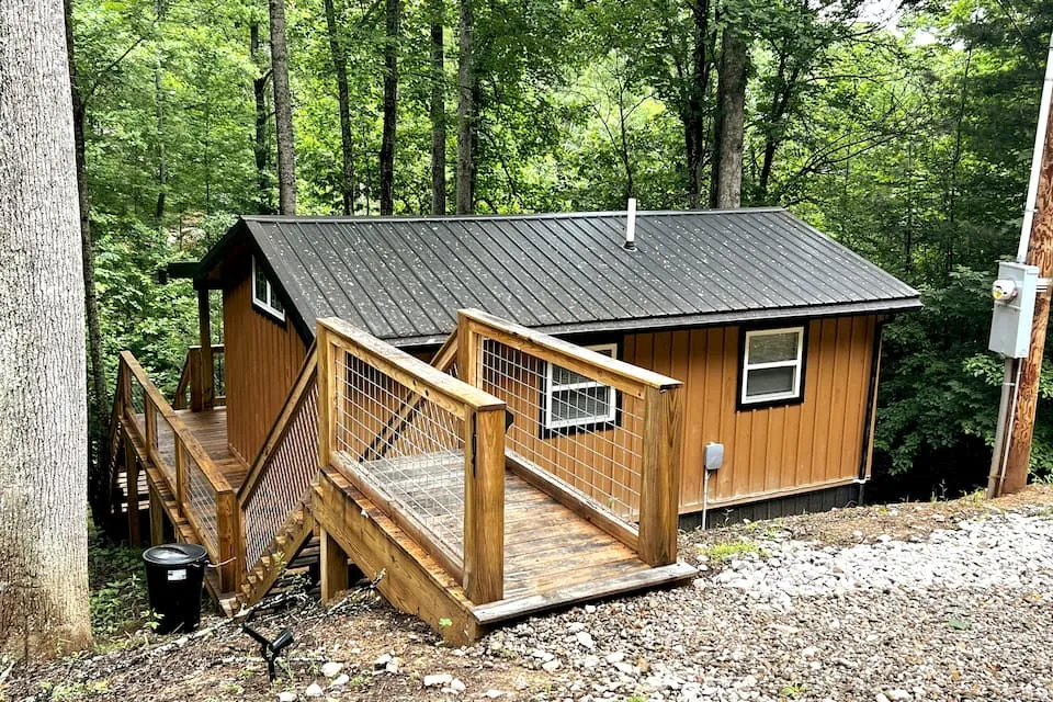 Rustic Ridge cozy couples cabin with fire pit and front porch, Red River Gorge Kentucky