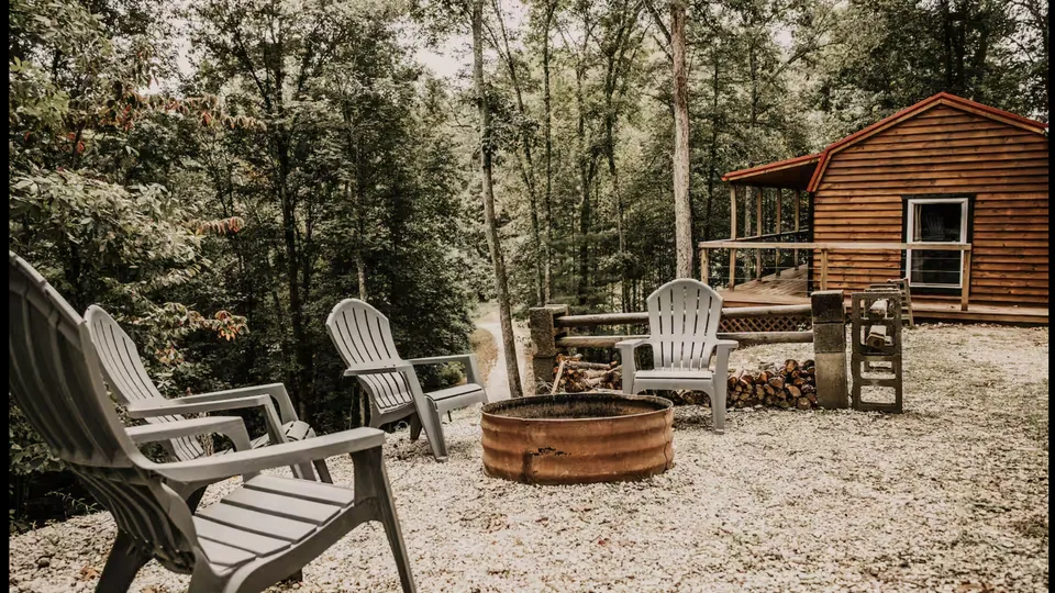 Wooded Bliss cabin with covered deck and fire pit for couples or small family, Red River Gorge Kentucky
